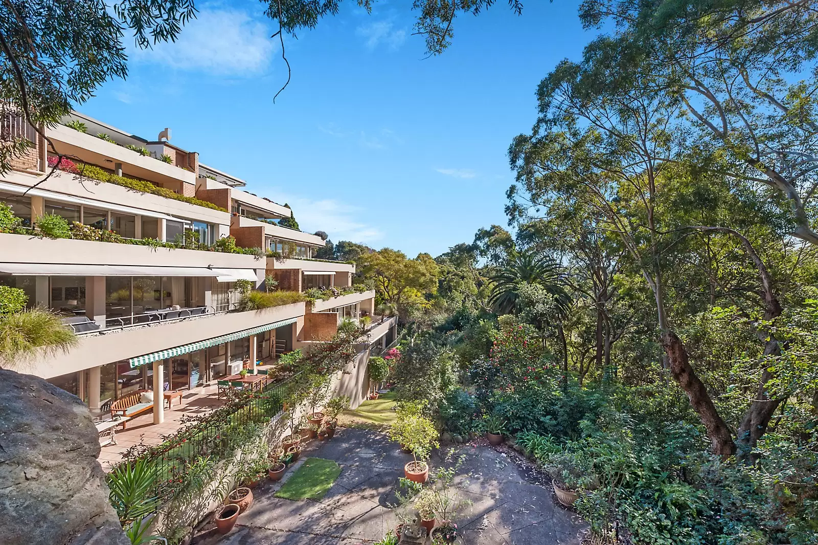 3/8 Fig Tree Lane (3/18 Small Street), Woollahra Sold by Sydney Sotheby's International Realty - image 6