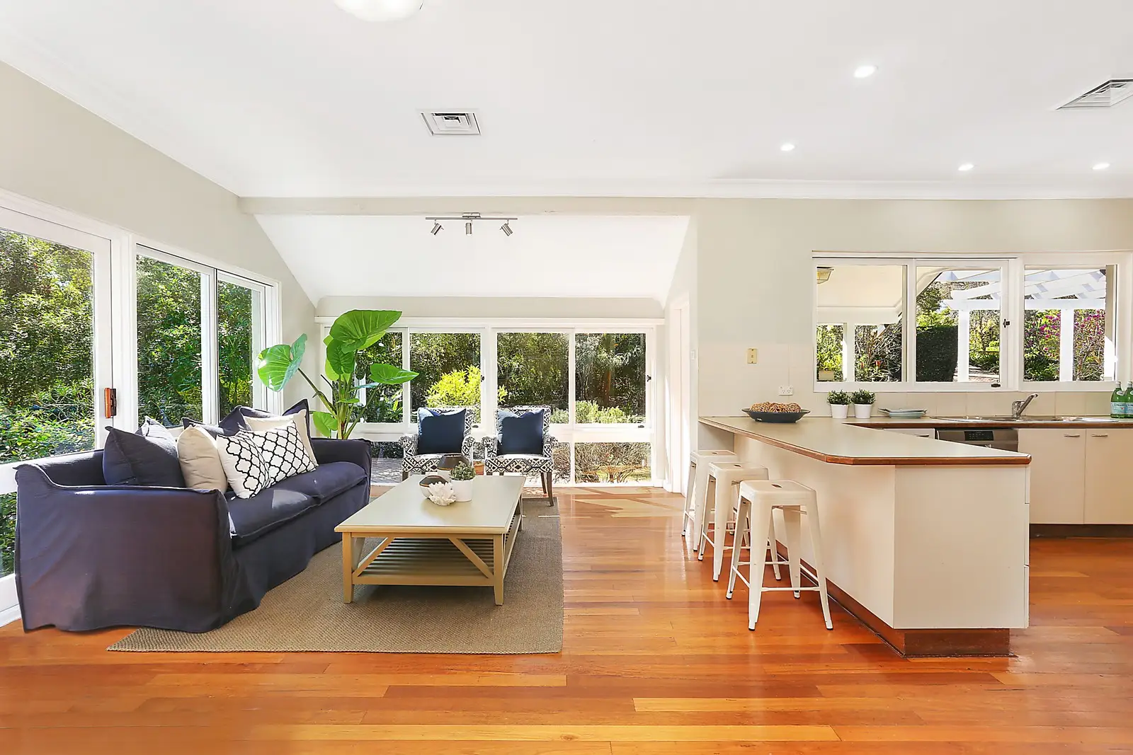 98 Beechworth Road, Pymble Sold by Sydney Sotheby's International Realty - image 3