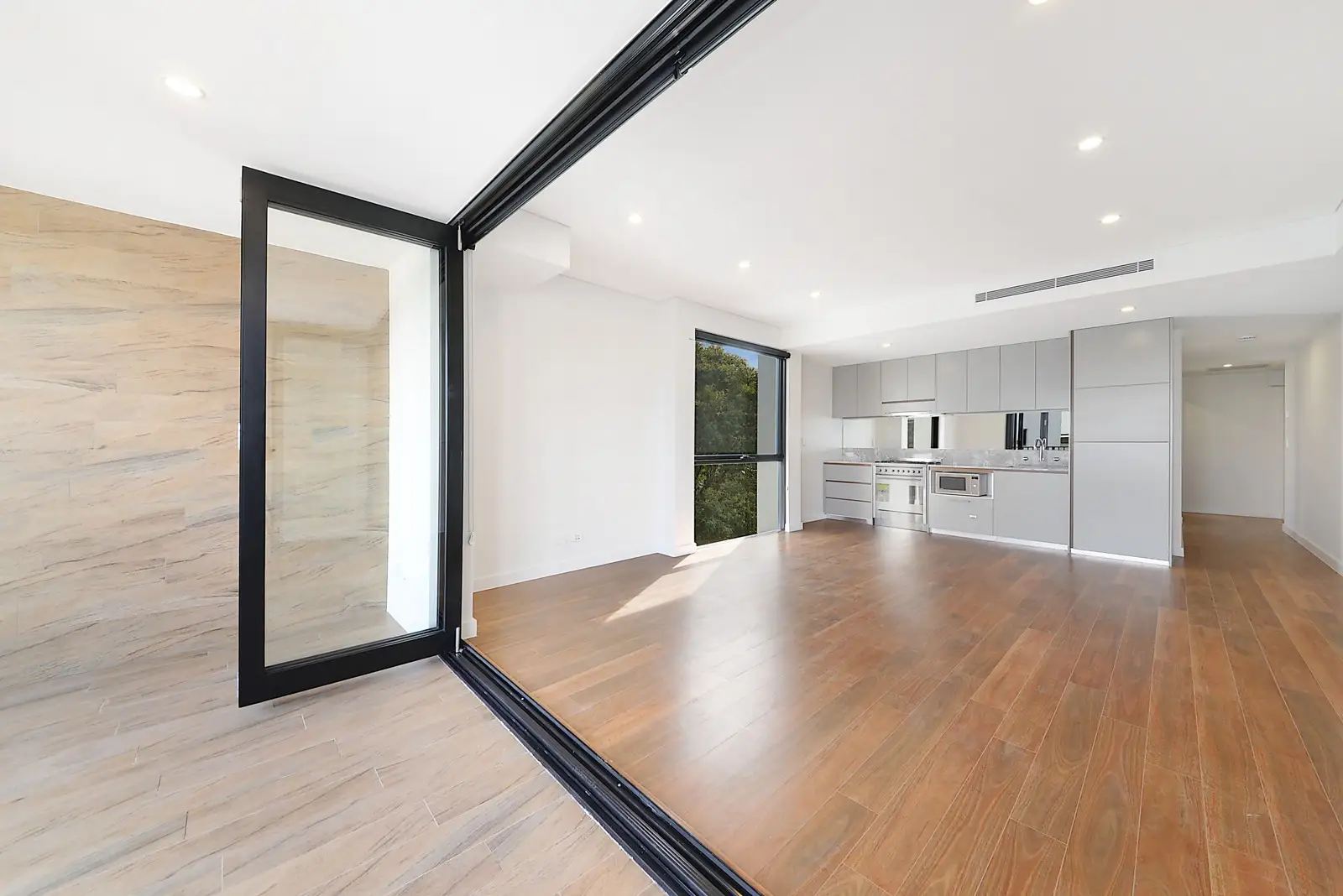 410/8 Boundary Street, Redfern Leased by Sydney Sotheby's International Realty - image 2