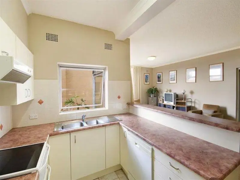 8/91 Coogee Bay Road, Coogee Sold by Sydney Sotheby's International Realty - image 2