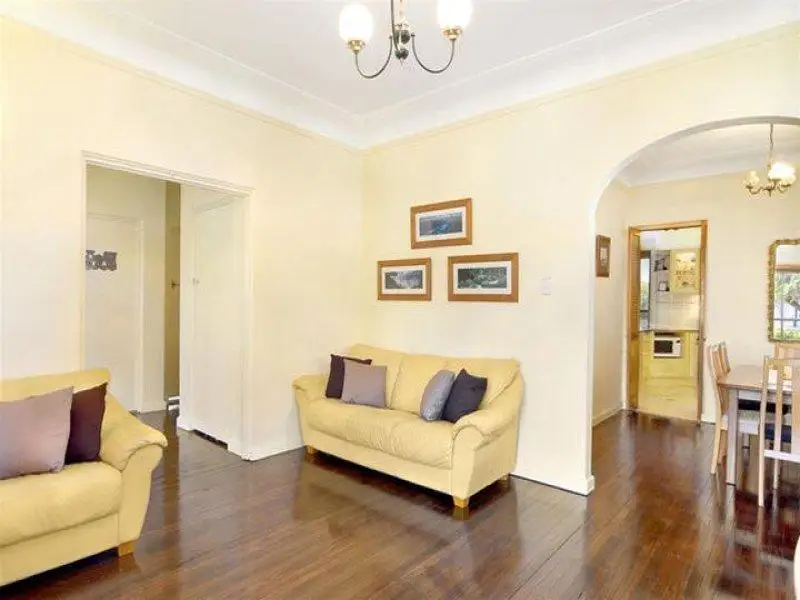 52 Donovan Avenue, Maroubra Sold by Sydney Sotheby's International Realty - image 2
