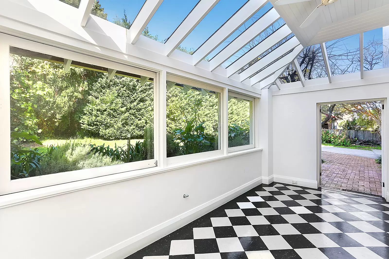 18 Rawson Road (enter Via 18 Chamberlain Avenue), Rose Bay Sold by Sydney Sotheby's International Realty - image 7