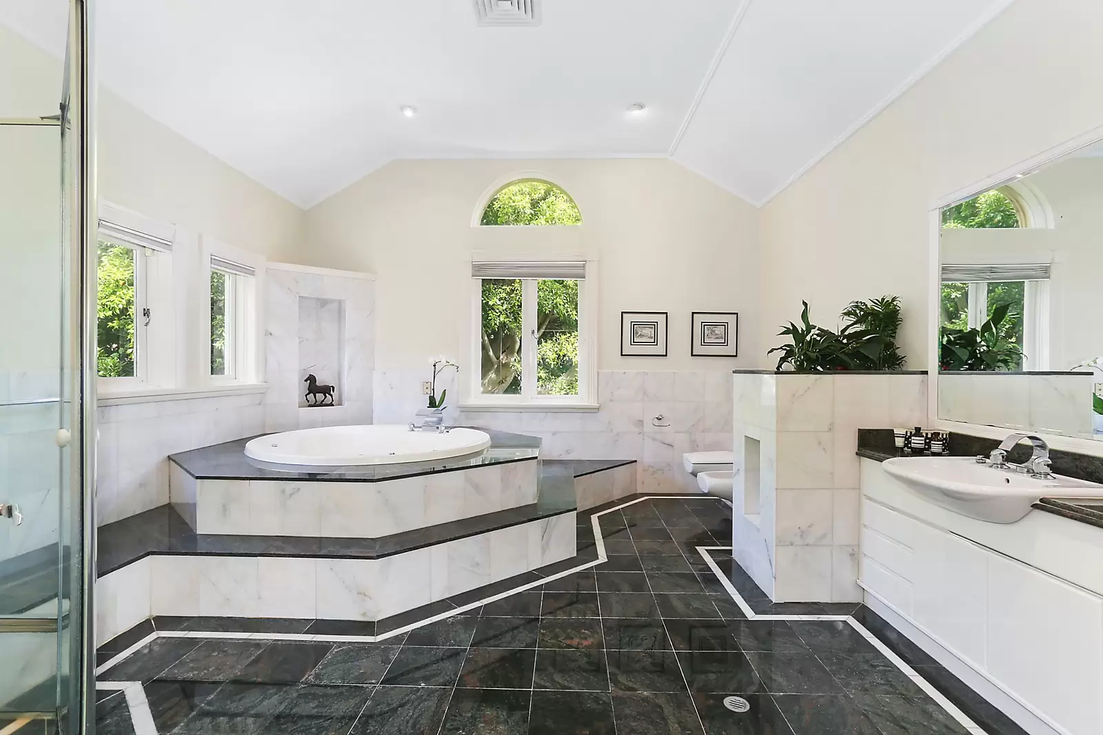 2 Fitzwilliam Road, Vaucluse Sold by Sydney Sotheby's International Realty - image 7
