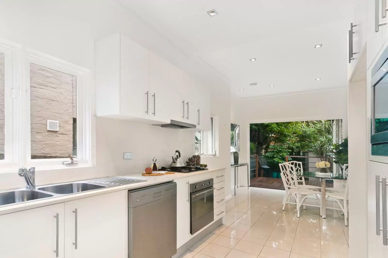 75 Mill Hill Road, Bondi Junction Sold by Sydney Sotheby's International Realty - image 3