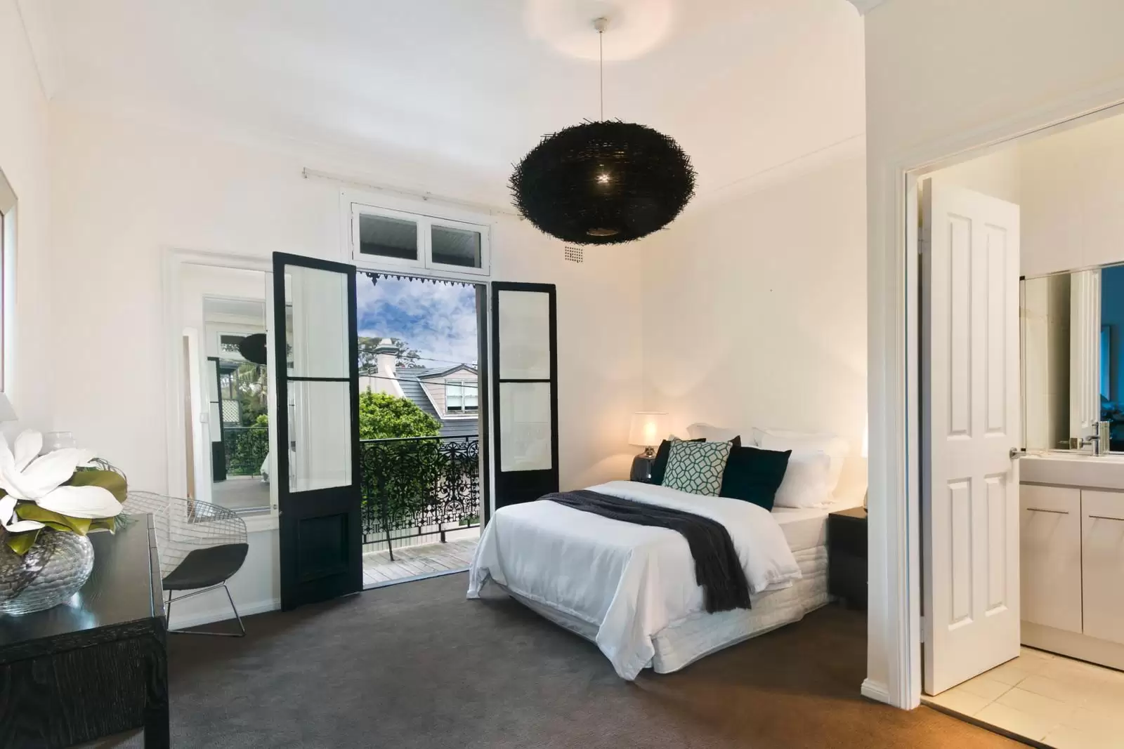 75 Mill Hill Road, Bondi Junction Sold by Sydney Sotheby's International Realty - image 5