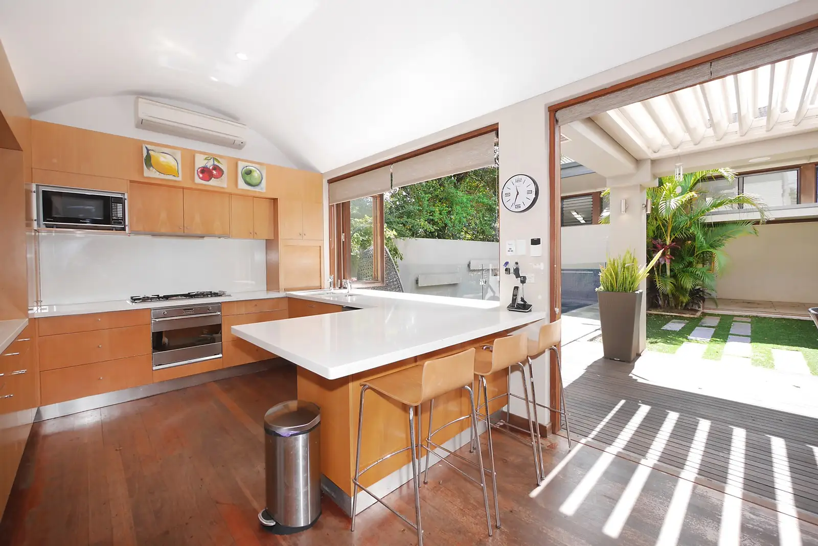 36 Murriverie Road, North Bondi Sold by Sydney Sotheby's International Realty - image 2