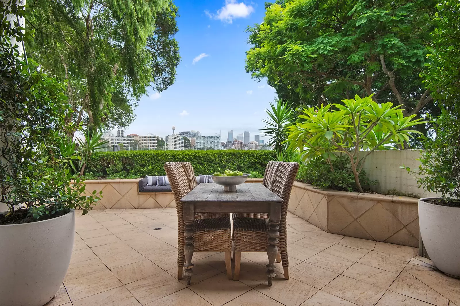 61 New Beach Road, Darling Point Sold by Sydney Sotheby's International Realty - image 3