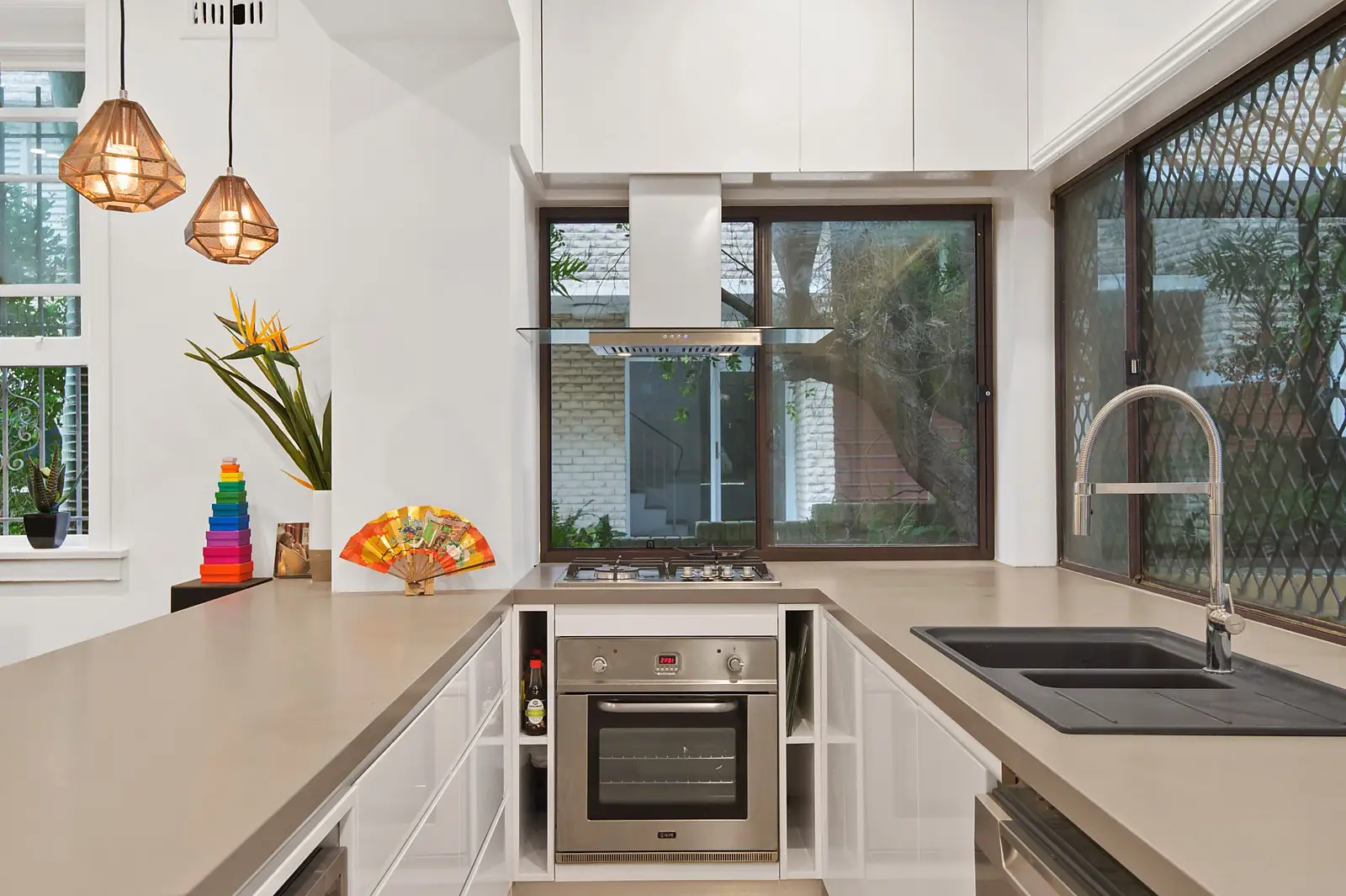 2/133 Coogee Bay Road, Coogee Sold by Sydney Sotheby's International Realty - image 2
