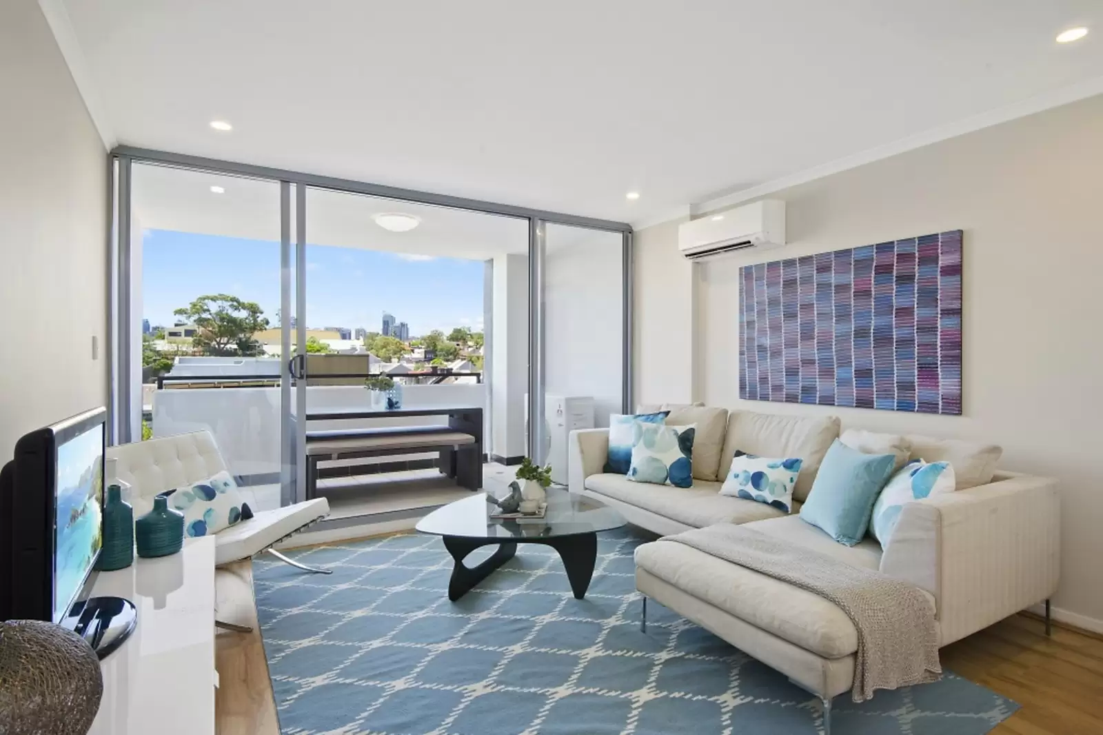 402/1-3 Larkin Street, Camperdown Sold by Sydney Sotheby's International Realty - image 3