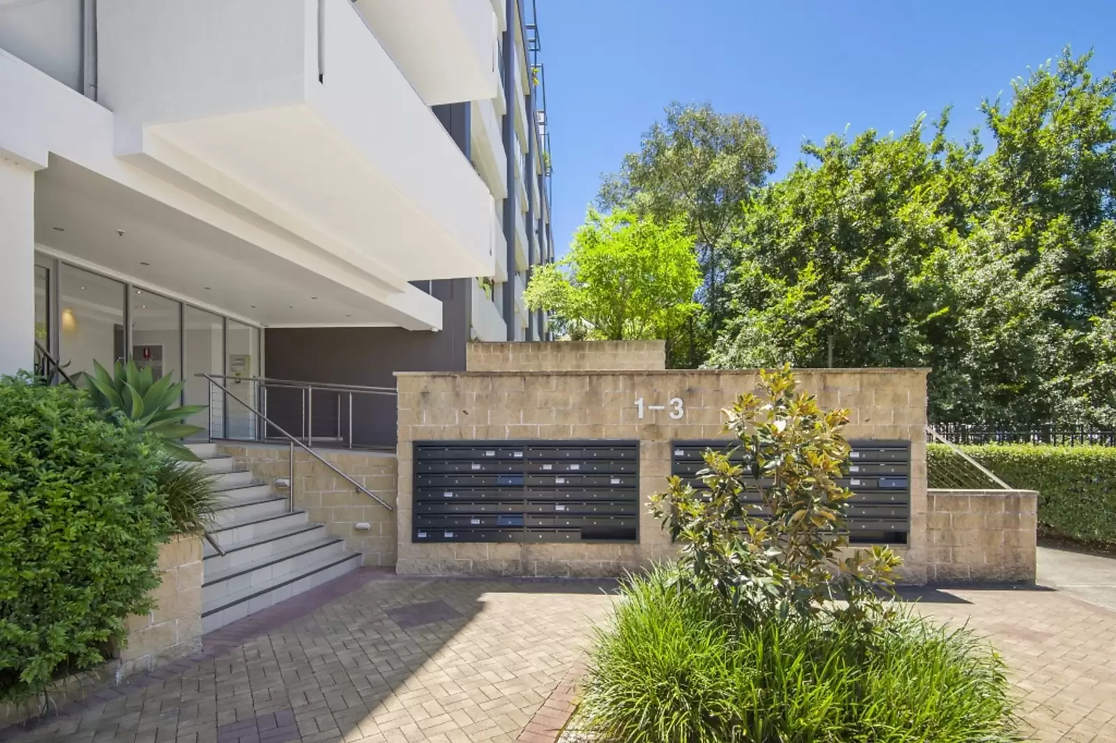 402/1-3 Larkin Street, Camperdown Sold by Sydney Sotheby's International Realty - image 7