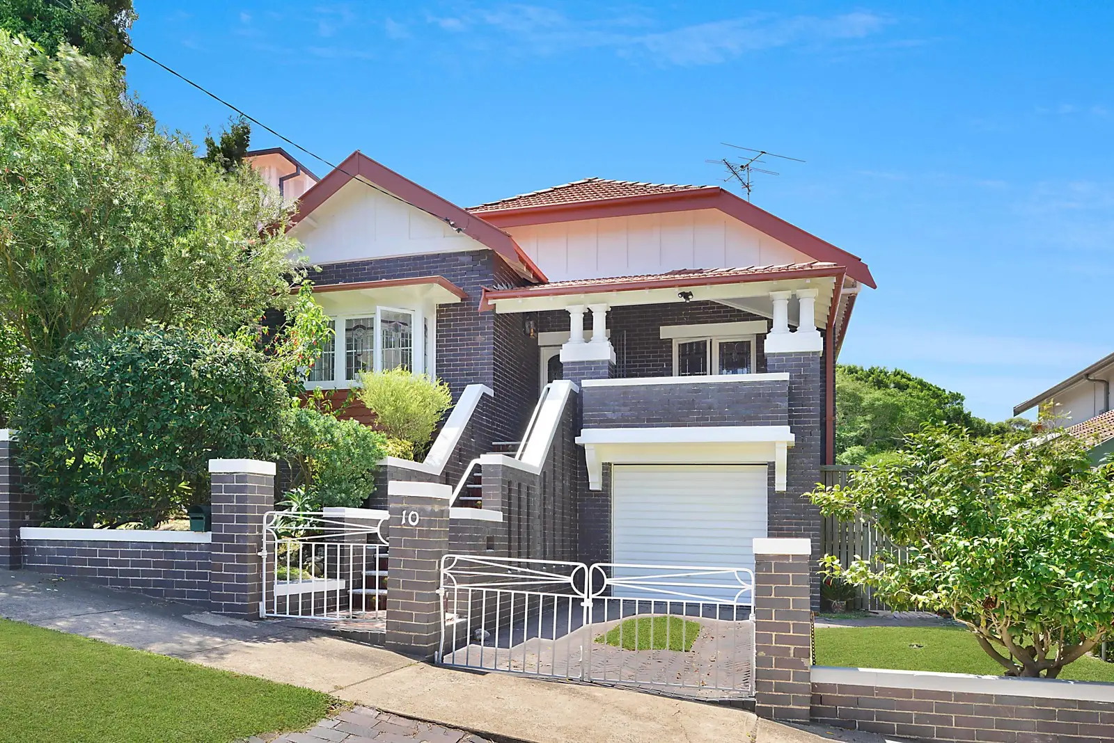 10 Day Avenue, Kensington Sold by Sydney Sotheby's International Realty - image 1