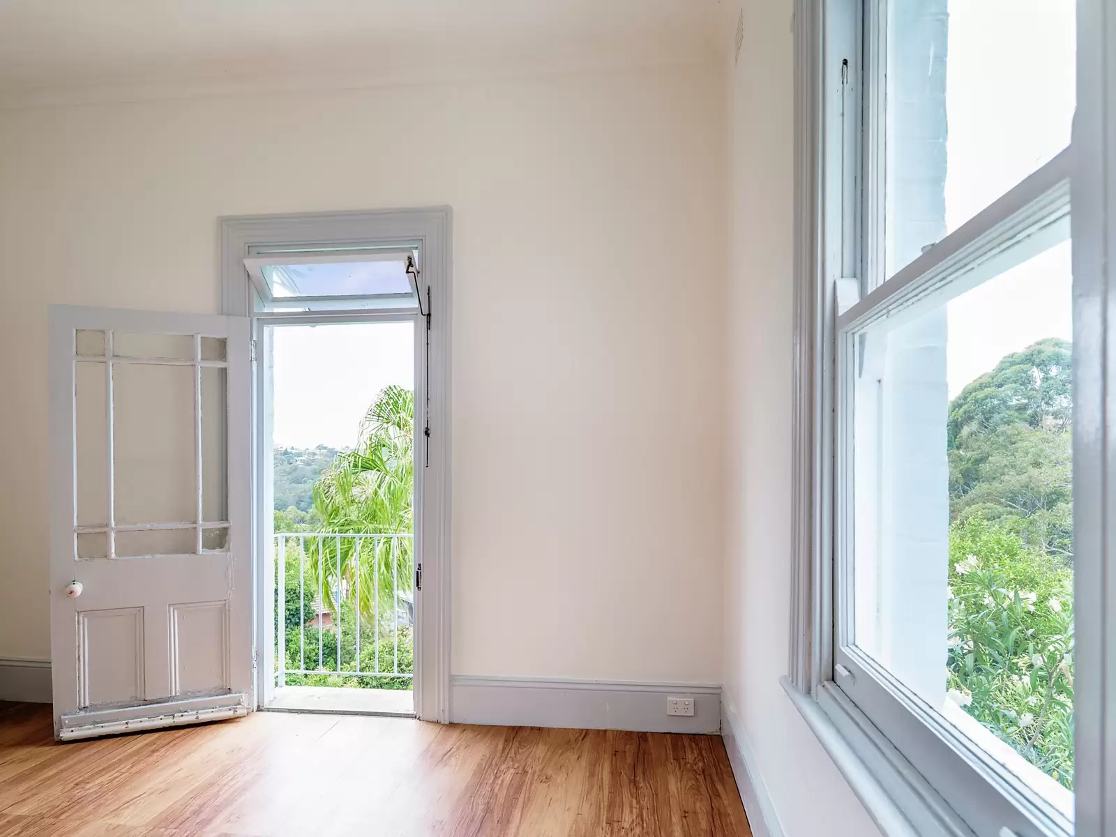 301 Edgecliff Road, Woollahra Sold by Sydney Sotheby's International Realty - image 6