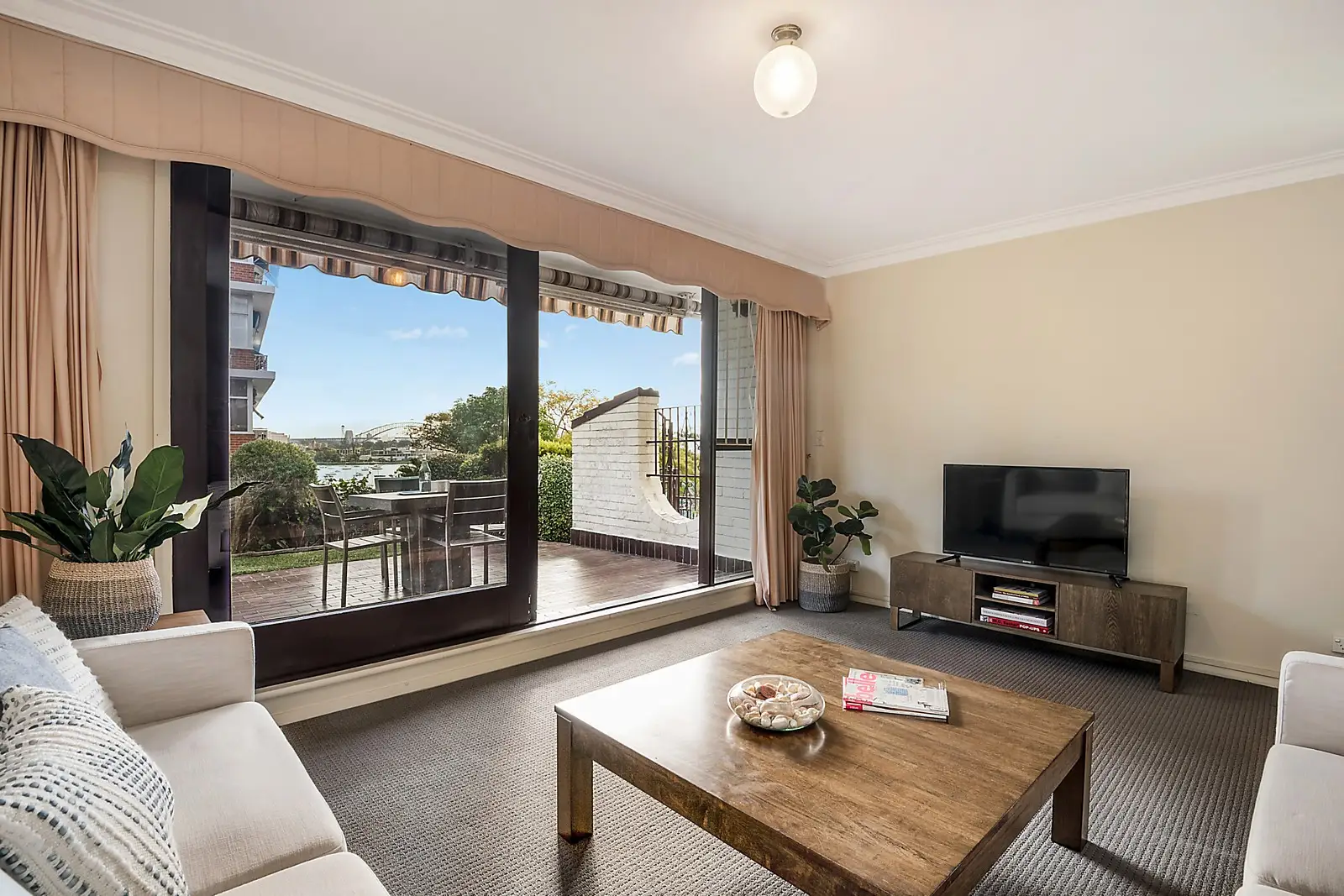 1/38 Darling Point Road, Darling Point Sold by Sydney Sotheby's International Realty - image 2