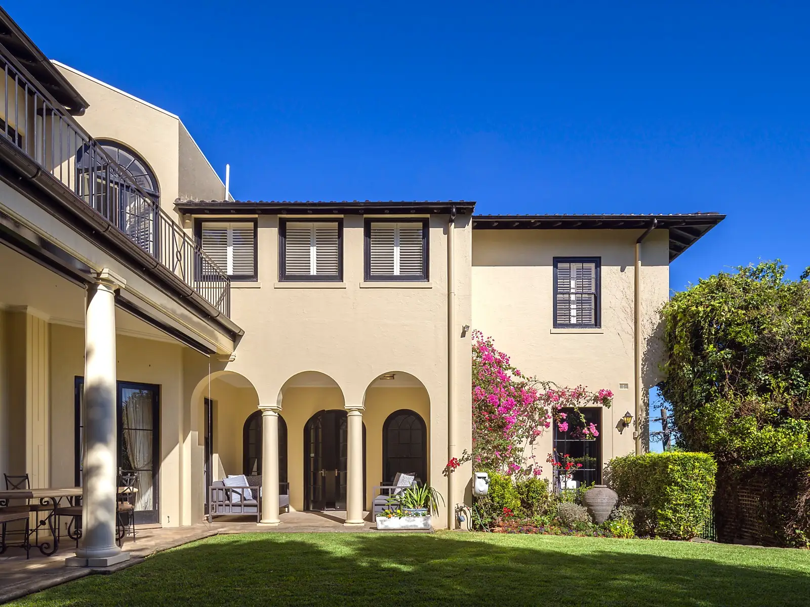 53 Towns Road, Vaucluse Sold by Sydney Sotheby's International Realty - image 1