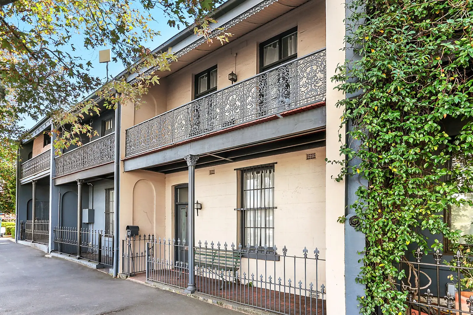 42 Oxford Street, Woollahra Sold by Sydney Sotheby's International Realty - image 1