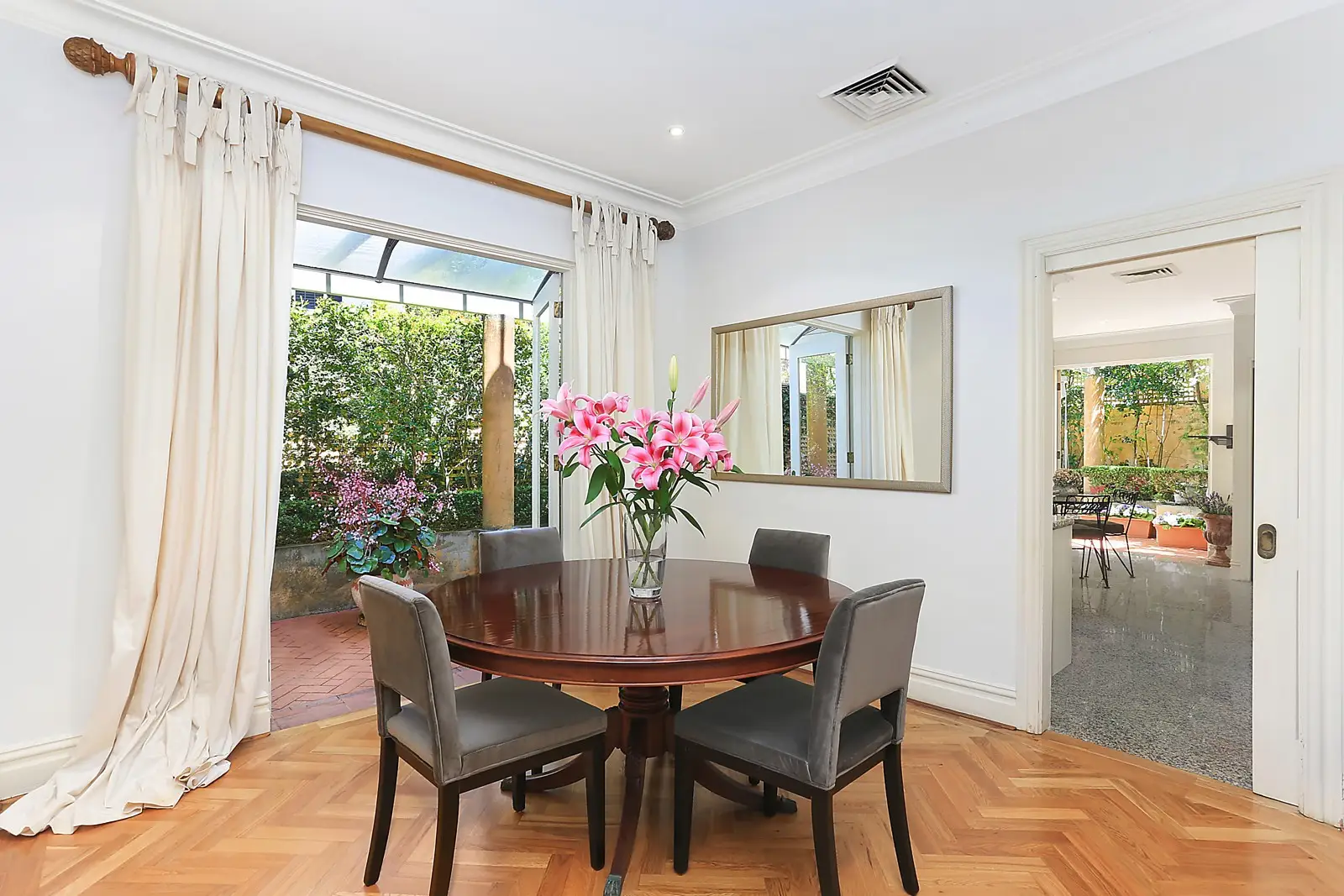 29 Etham Avenue, Darling Point Sold by Sydney Sotheby's International Realty - image 2