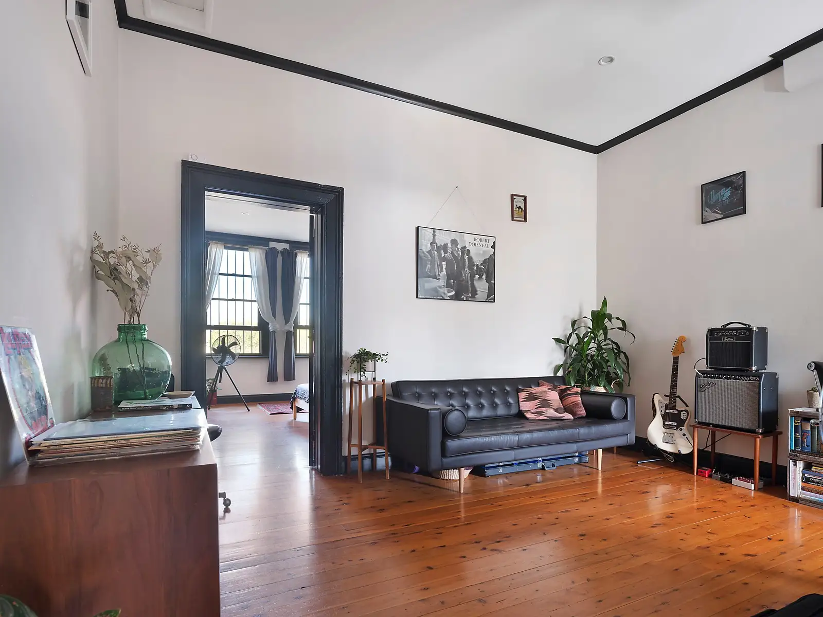 8 Oxford Street, Woollahra Sold by Sydney Sotheby's International Realty - image 2