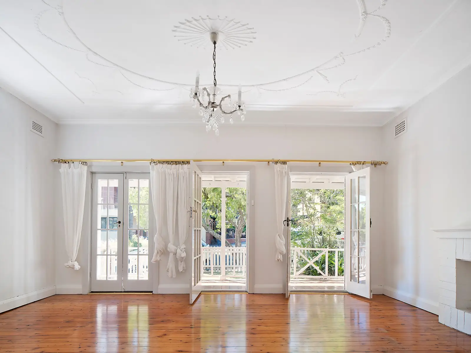 18 Alma Street, Paddington Sold by Sydney Sotheby's International Realty - image 2