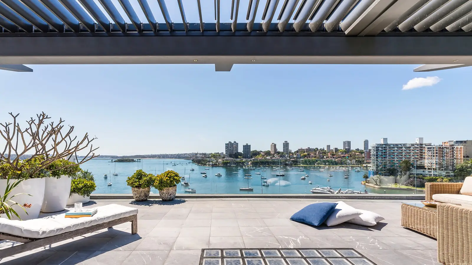 19/8-10 Billyard Avenue, Elizabeth Bay Sold by Sydney Sotheby's International Realty - image 1