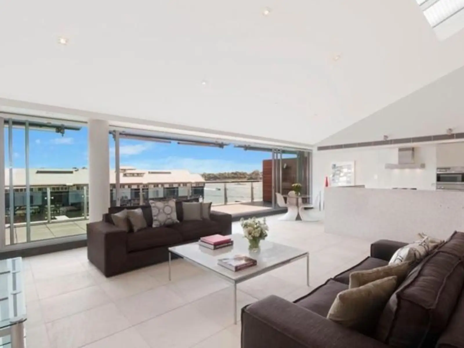 610/19 Hickson Road, Walsh Bay Sold by Sydney Sotheby's International Realty - image 2