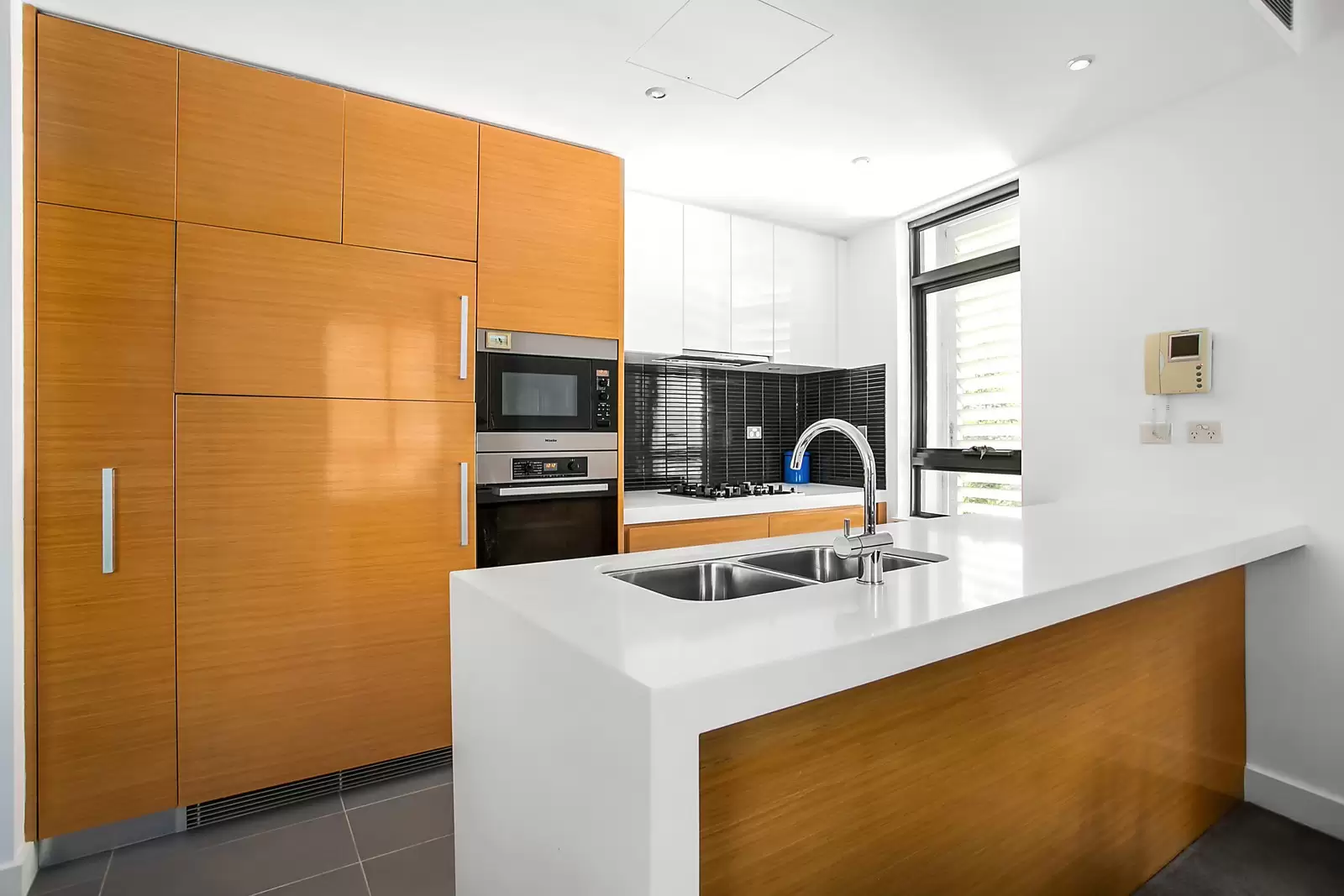 3311/12-14 Neild Avenue, Darlinghurst Sold by Sydney Sotheby's International Realty - image 3
