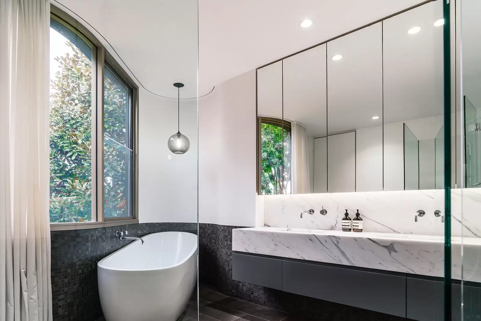 52 Milroy Avenue, Kensington Sold by Sydney Sotheby's International Realty - image 12