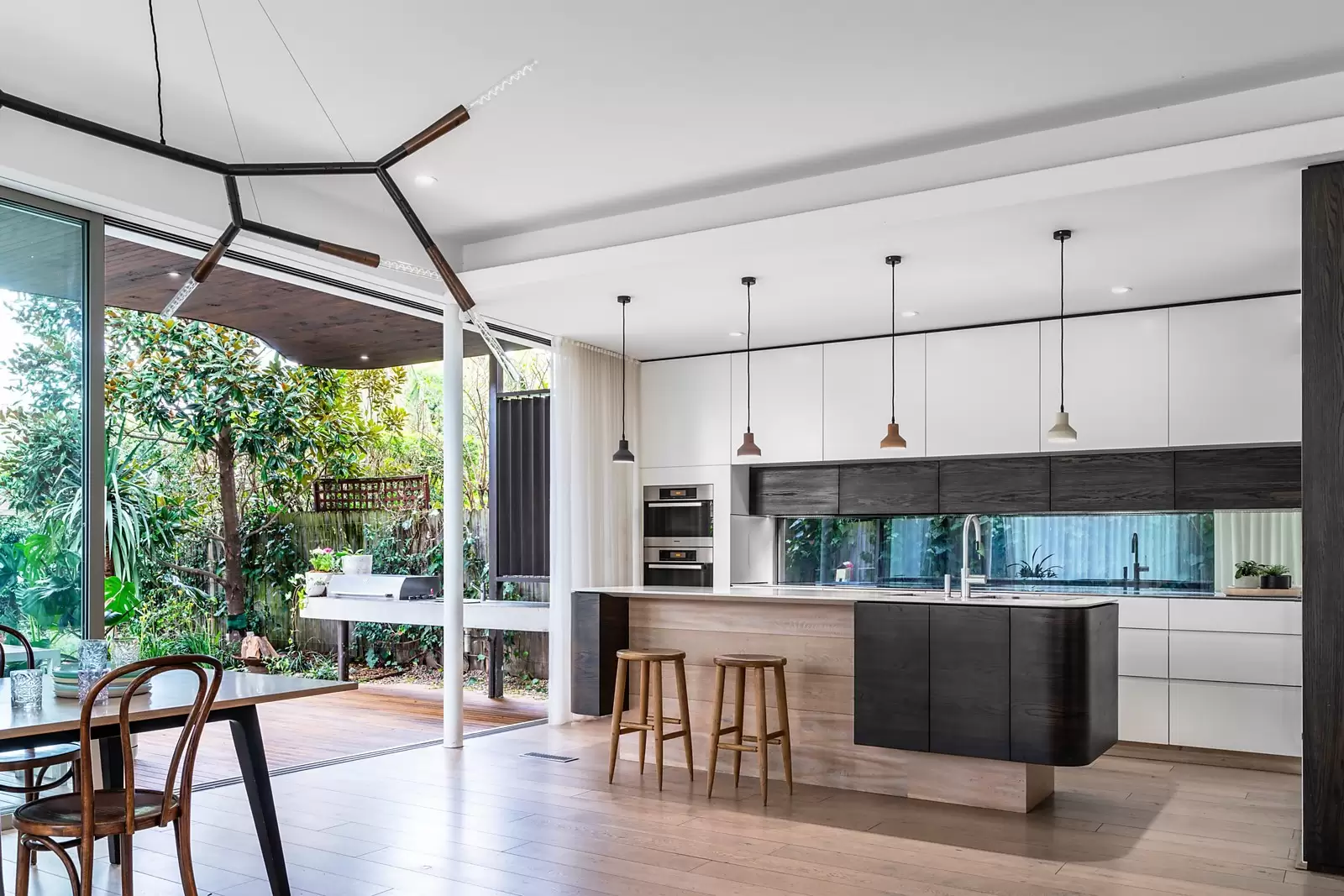 52 Milroy Avenue, Kensington Sold by Sydney Sotheby's International Realty - image 3
