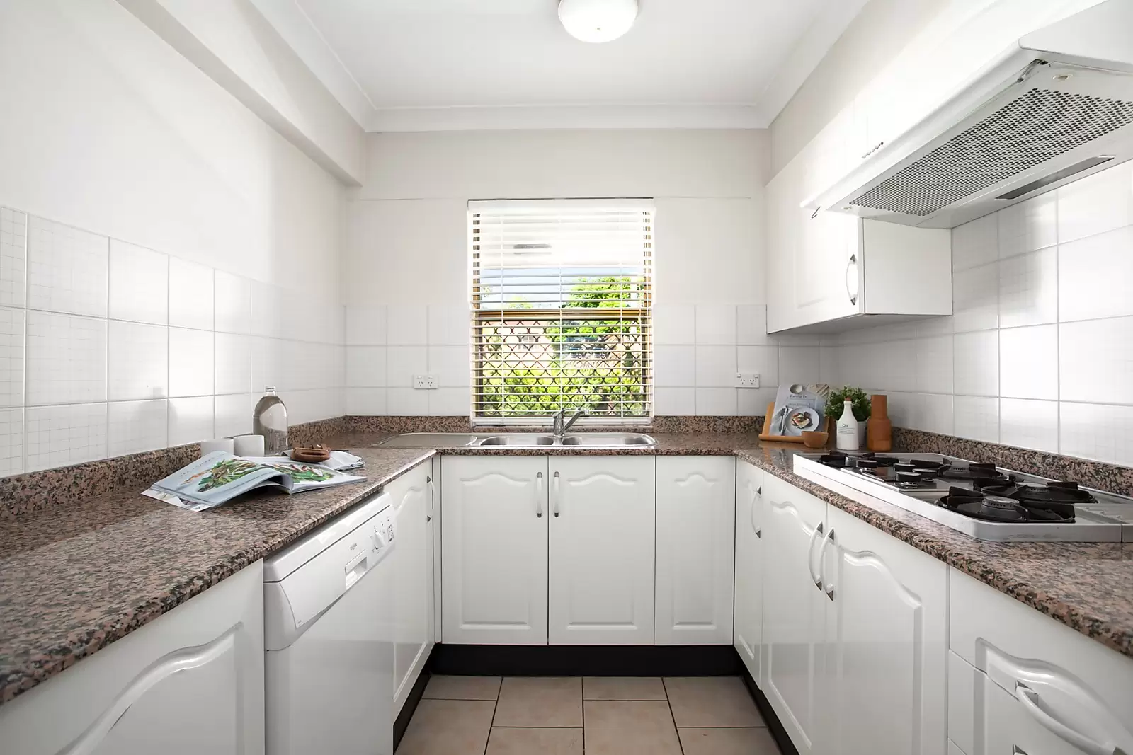 16/4-8 Edgecumbe Avenue, Coogee Sold by Sydney Sotheby's International Realty - image 3