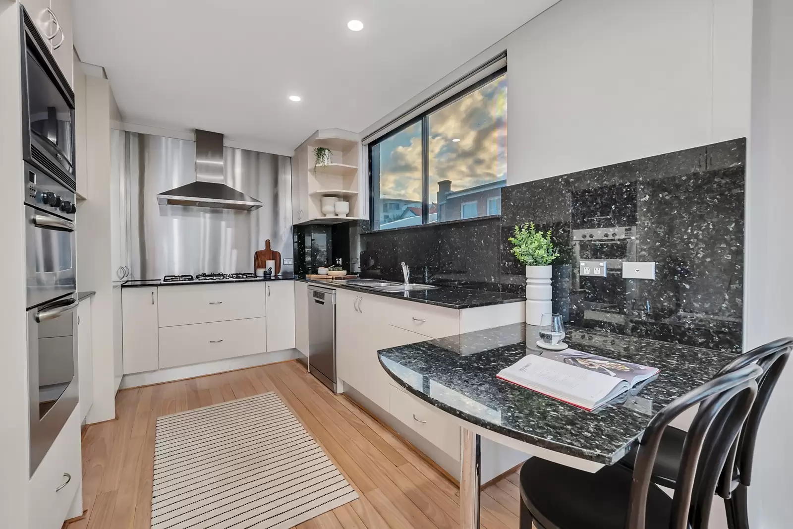 5/55 Carr Street, Coogee Sold by Sydney Sotheby's International Realty - image 6