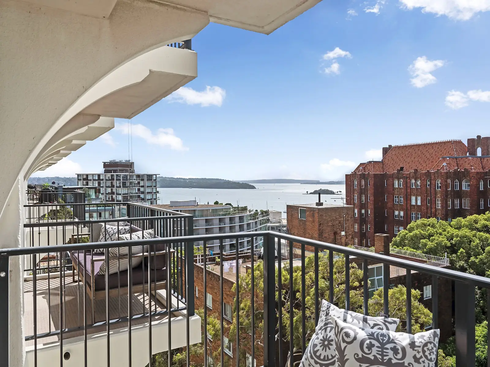 C901/2A Elizabeth Bay Road, Elizabeth Bay Sold by Sydney Sotheby's International Realty - image 1