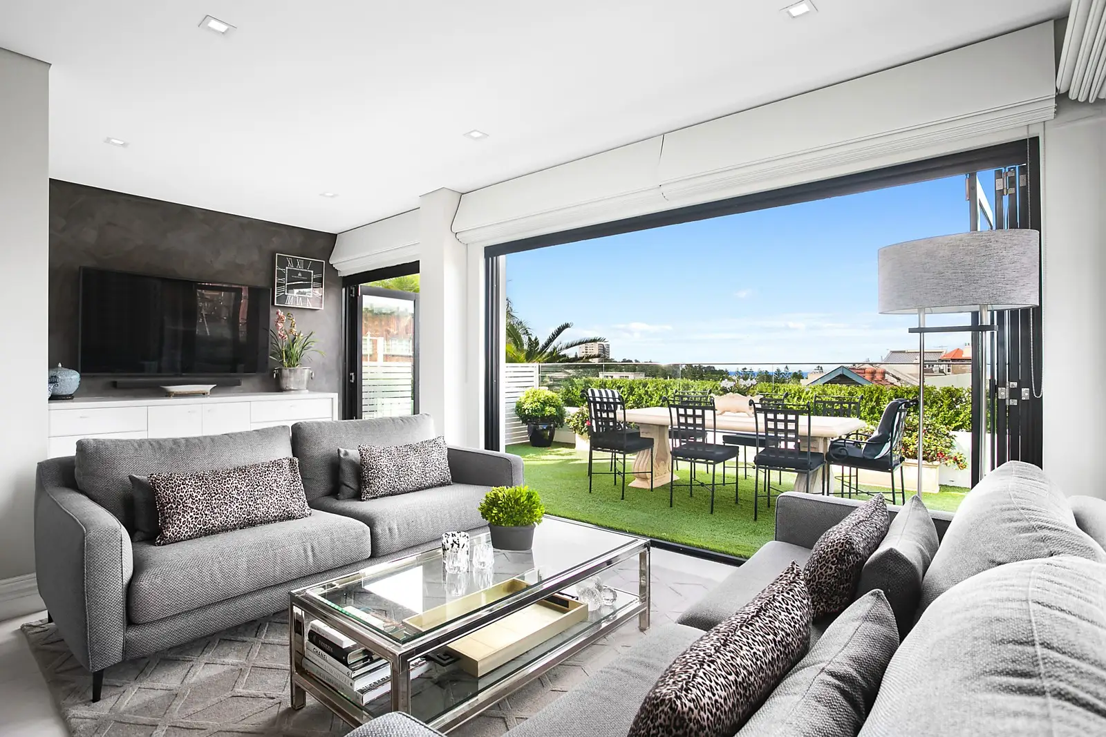 1/180-186 Coogee Bay Road, Coogee Sold by Sydney Sotheby's International Realty - image 1