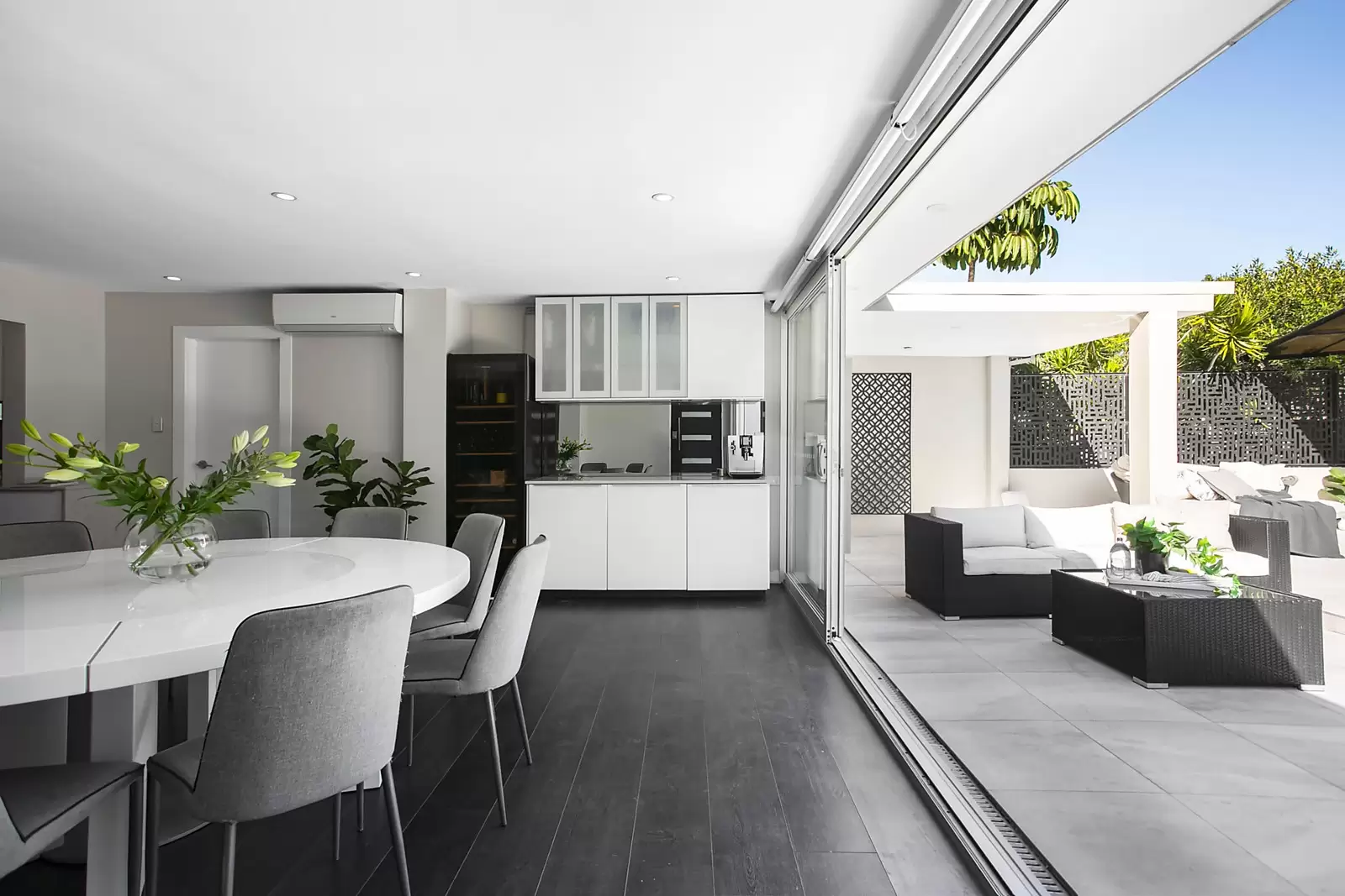 86 Wentworth Avenue, Pagewood Sold by Sydney Sotheby's International Realty - image 4