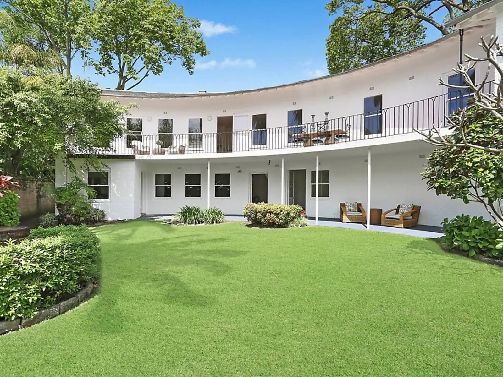 15 Rosemont Avenue, Woollahra Sold by Sydney Sotheby's International Realty - image 1