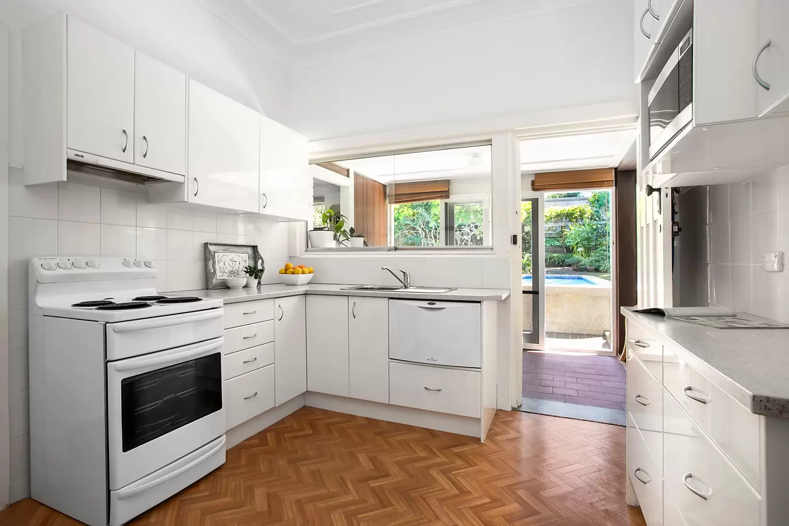 106 Mons Avenue, Maroubra Sold by Sydney Sotheby's International Realty - image 5