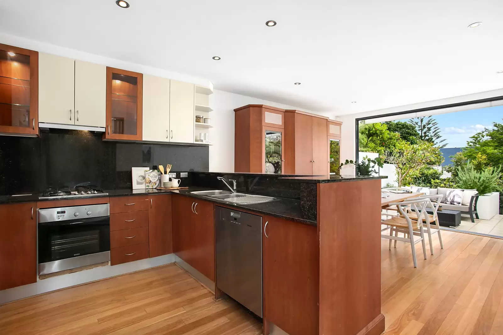 4/55-57 Carr Street, Coogee Sold by Sydney Sotheby's International Realty - image 4