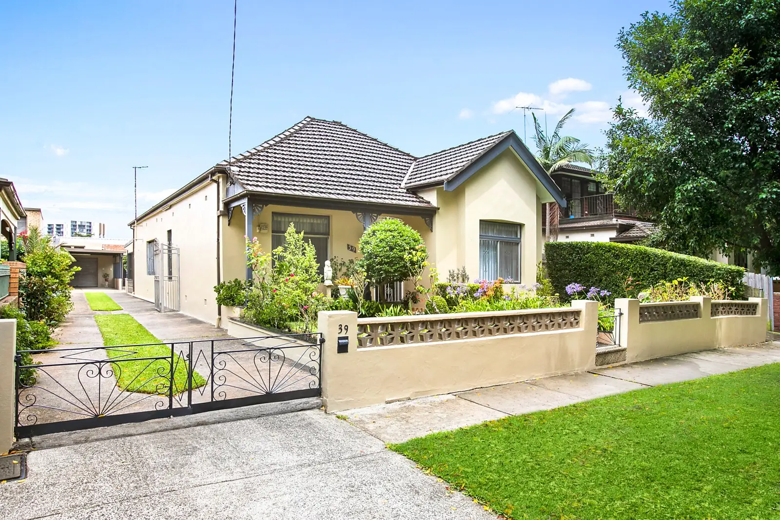 39 Milroy Avenue, Kensington Sold by Sydney Sotheby's International Realty - image 1