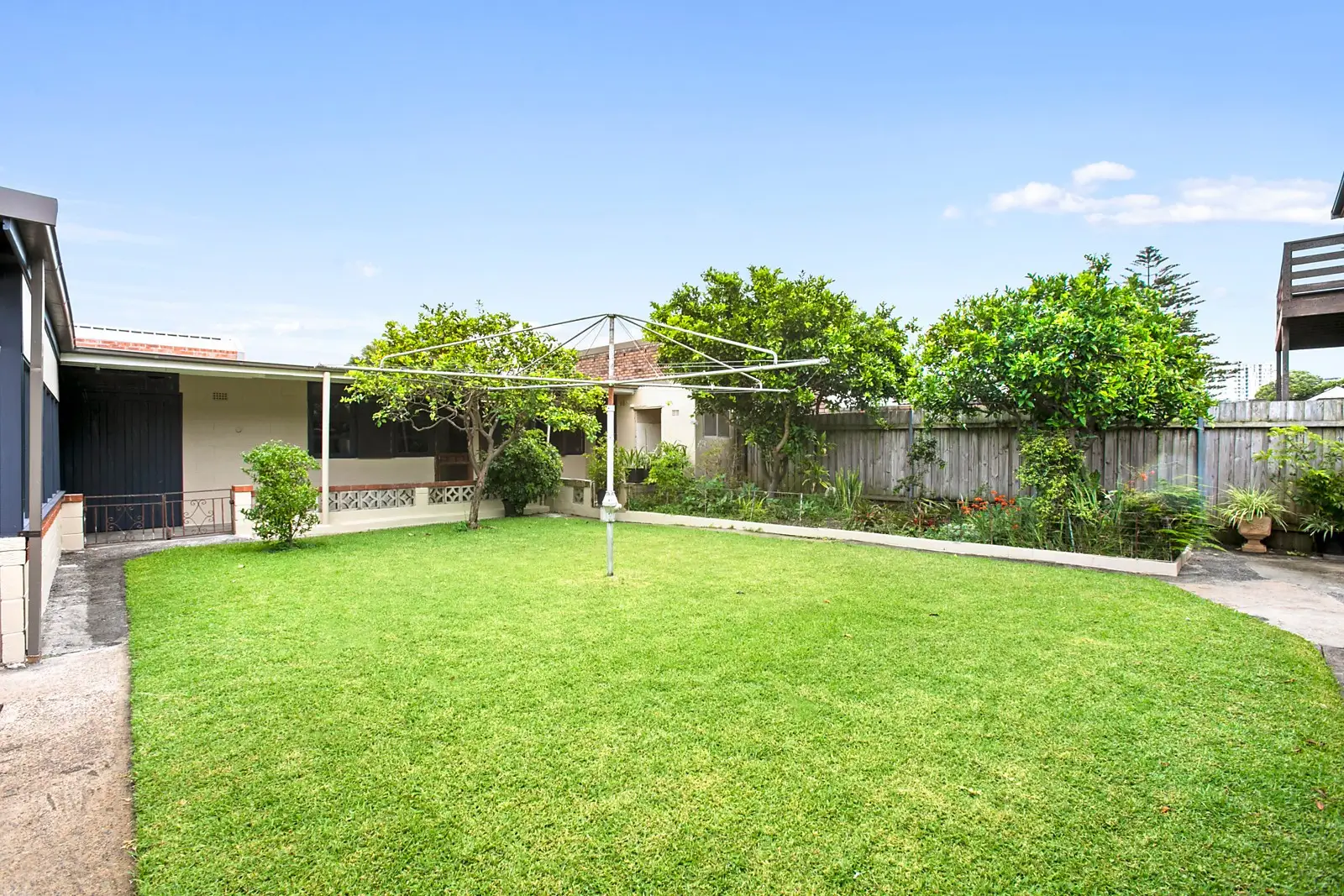 39 Milroy Avenue, Kensington Sold by Sydney Sotheby's International Realty - image 2