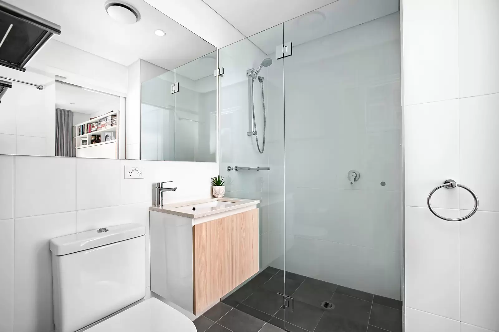 2/23 Byron Street, Coogee Sold by Sydney Sotheby's International Realty - image 7
