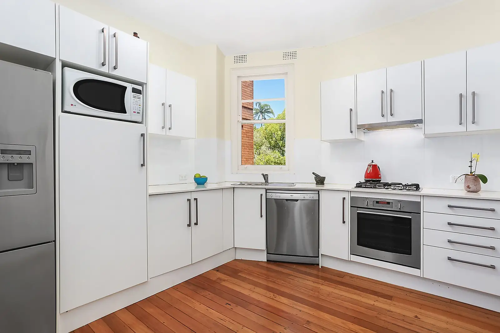 7/2 Wellington Street, Woollahra Sold by Sydney Sotheby's International Realty - image 2