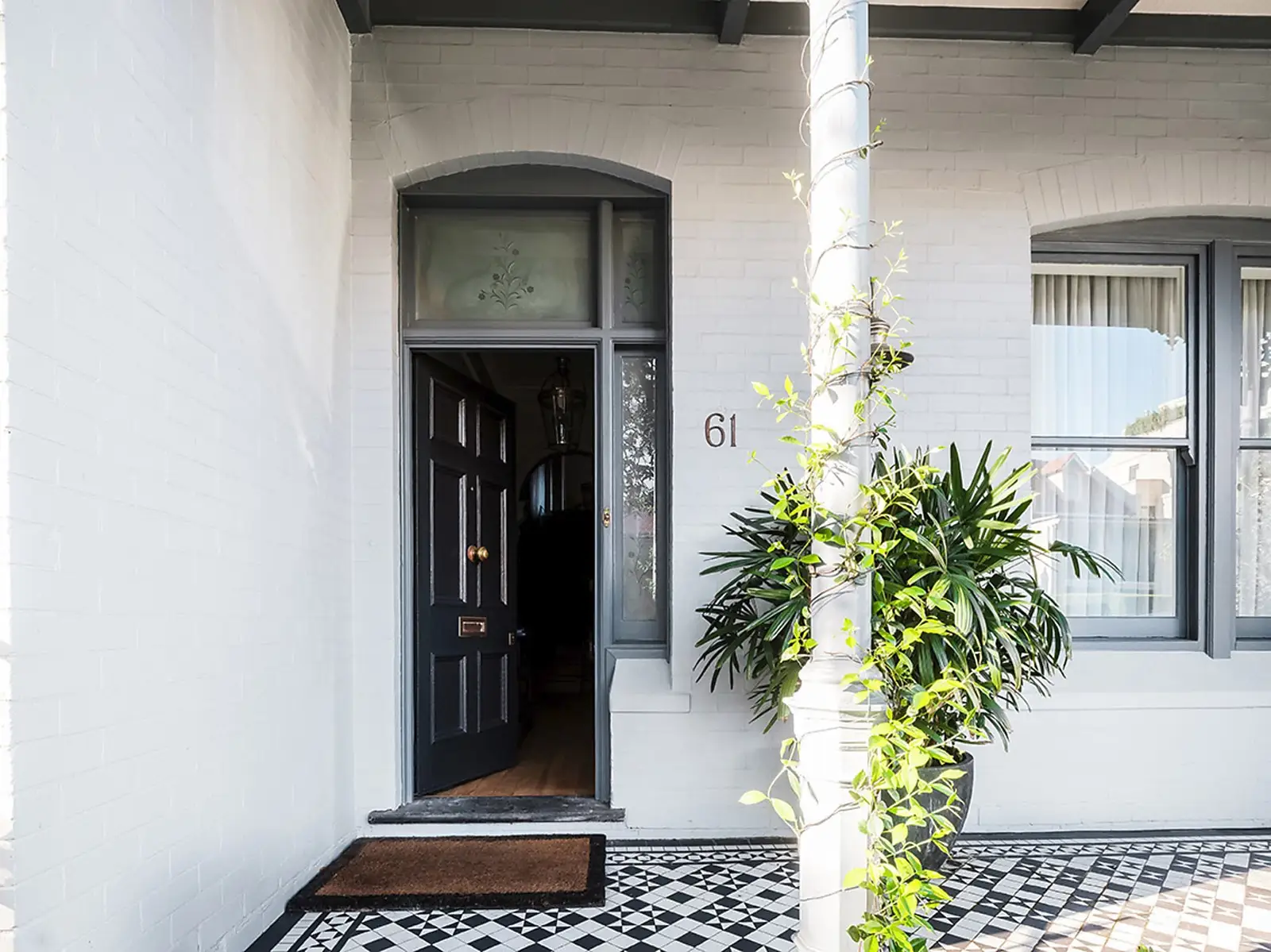 61 Cross Street, Double Bay Sold by Sydney Sotheby's International Realty - image 2