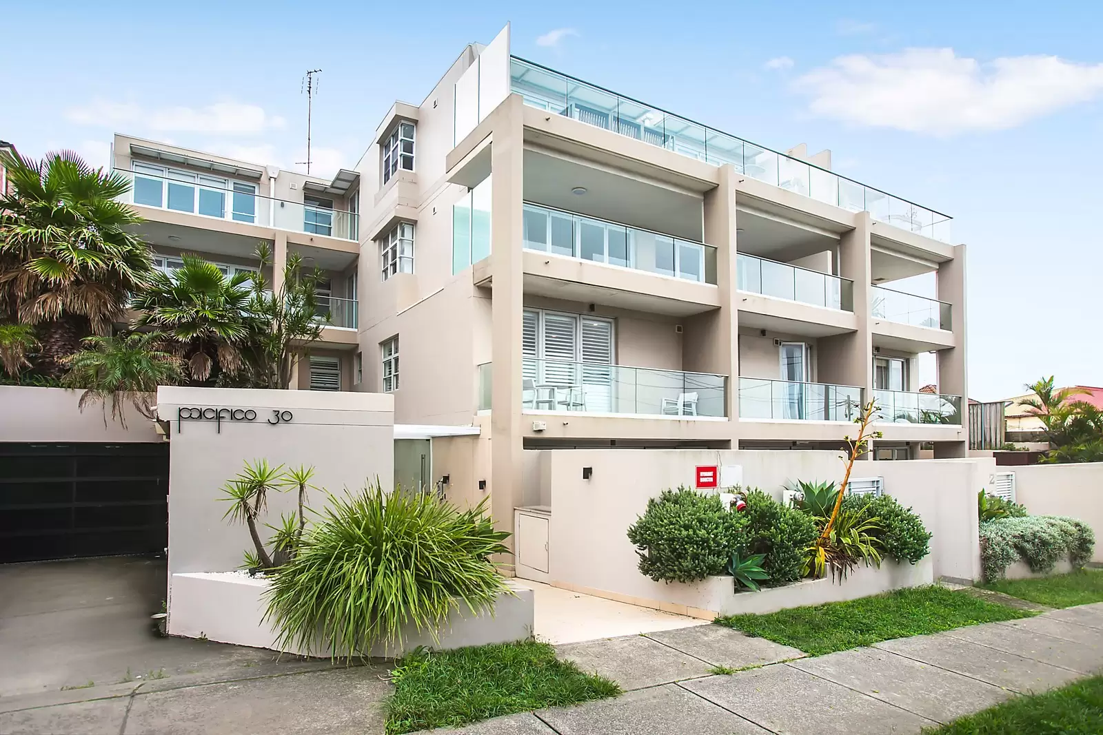 8/30 Fletcher Street, Tamarama Sold by Sydney Sotheby's International Realty - image 4