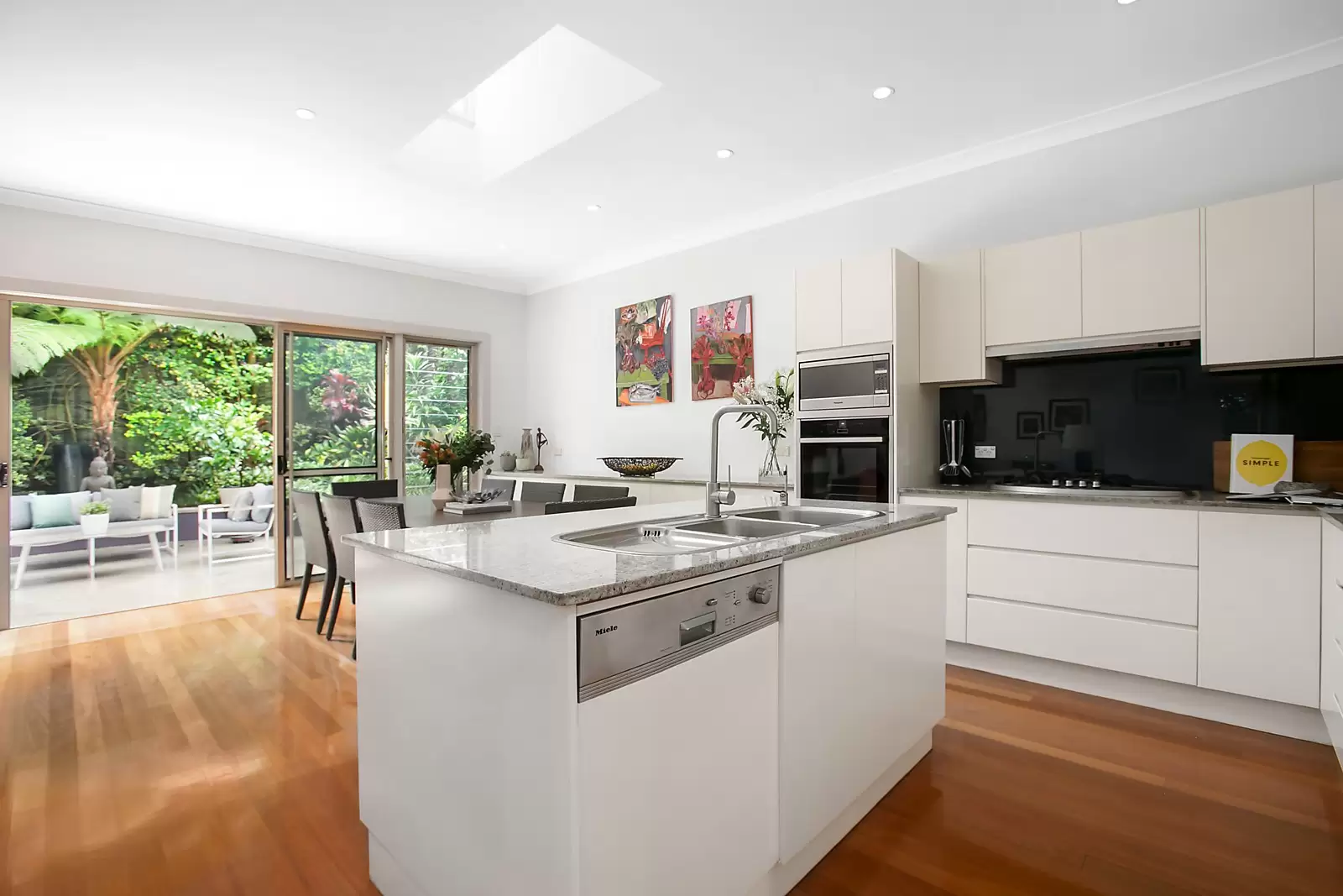12 Woodland Street, Coogee Sold by Sydney Sotheby's International Realty - image 4