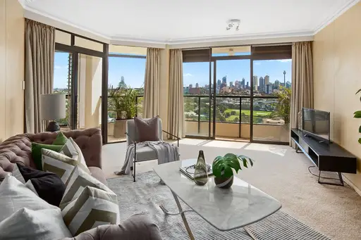 1801/180 Ocean Street, Edgecliff Sold by Sydney Sotheby's International Realty