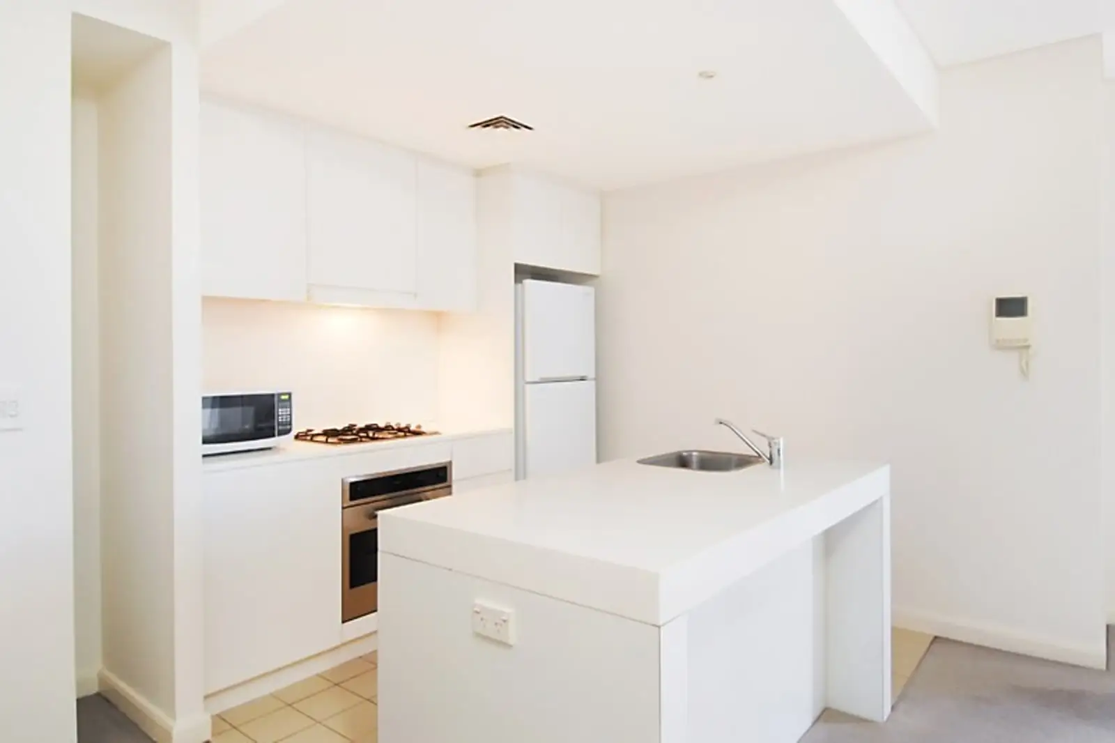 3.15/45 Shelley Street, Sydney Sold by Sydney Sotheby's International Realty - image 2