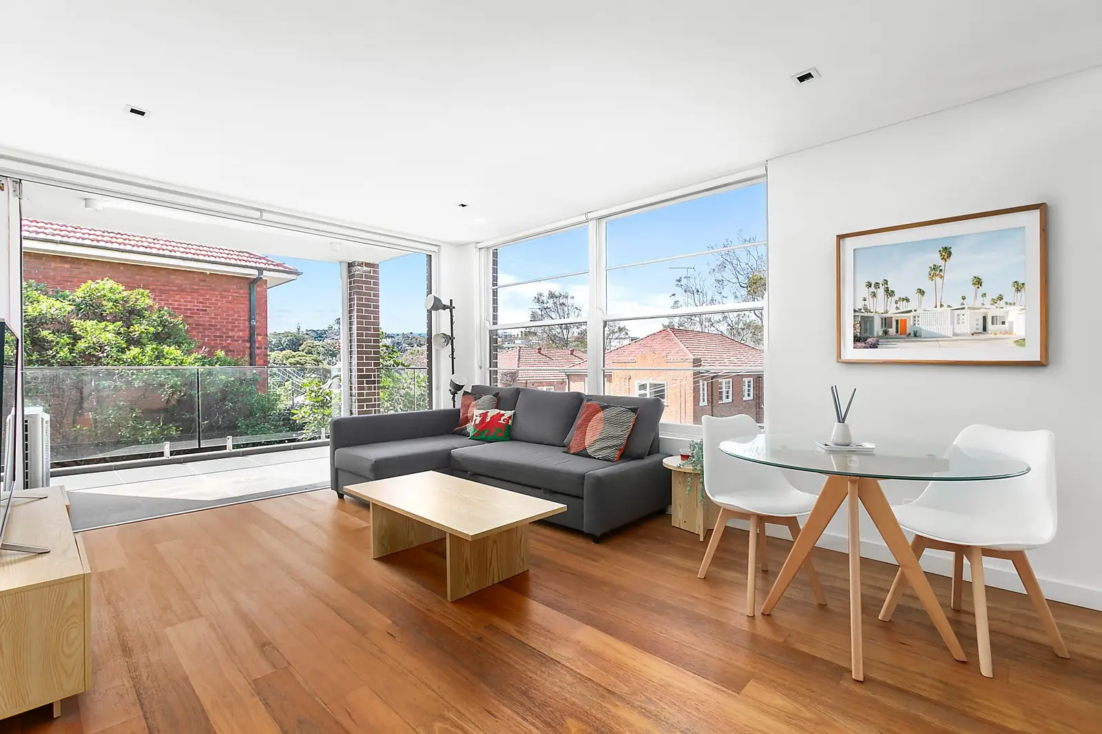 6/9 Glenwood Avenue, Coogee Sold by Sydney Sotheby's International Realty - image 1