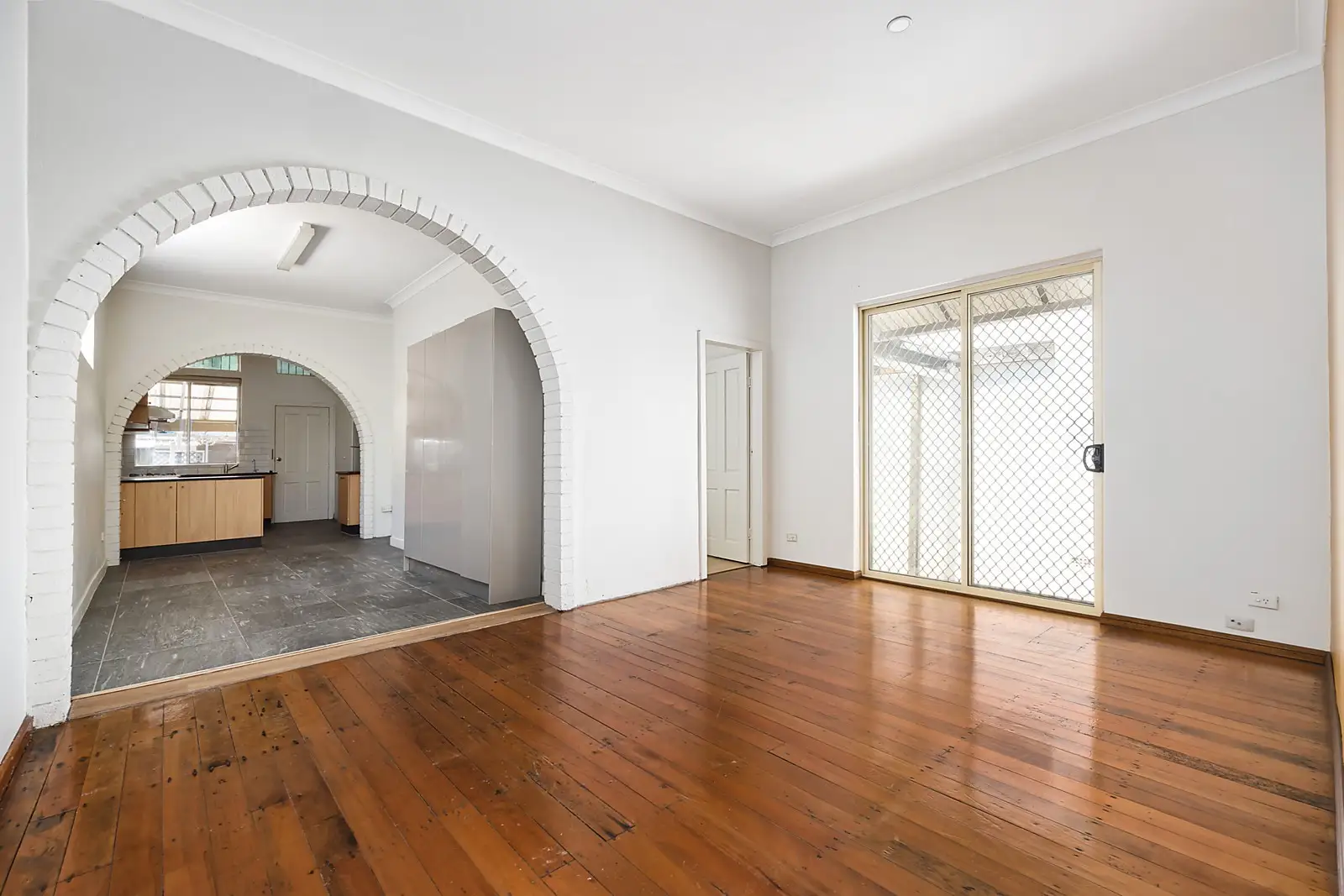 13 Villiers Street, Kensington Sold by Sydney Sotheby's International Realty - image 2