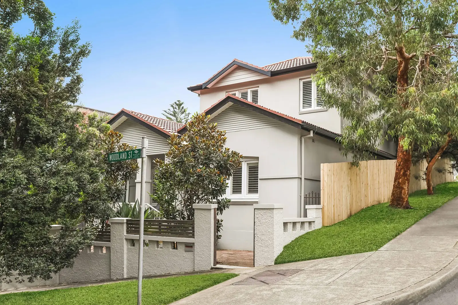 16 Woodland Street, Coogee Sold by Sydney Sotheby's International Realty - image 1