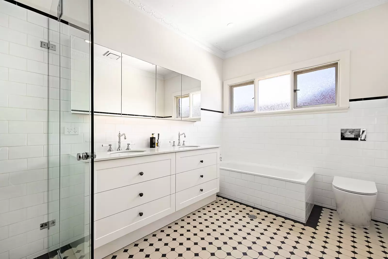 48 Mooramie Avenue, Kensington Sold by Sydney Sotheby's International Realty - image 13