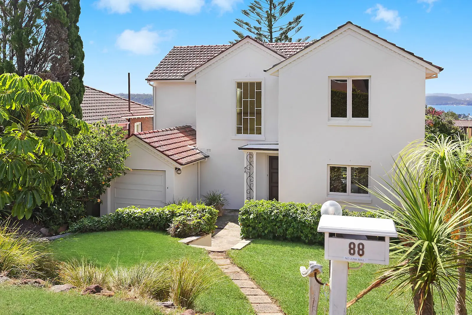 88 New South Head Road, Vaucluse Leased by Sydney Sotheby's International Realty - image 1