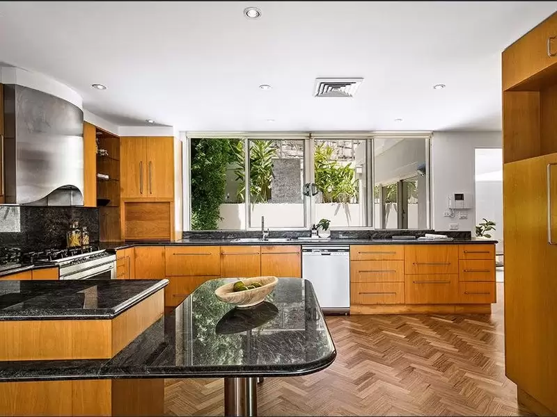 69A Drumalbyn Road, Bellevue Hill Leased by Sydney Sotheby's International Realty - image 4
